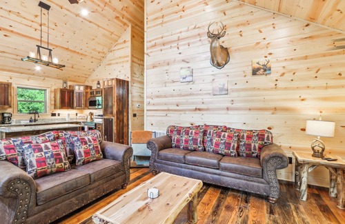 Murphy Cabina | Private Murphy Cabin Rental with Wraparound Porch!