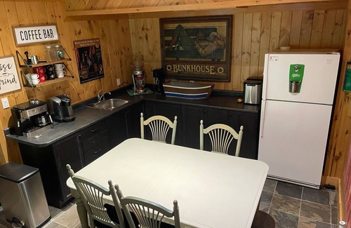 Utterson Cabaña | Private Muskoka Island Getaway 6 BR on Skeleton Lake New Boathouse and Fast WiFi