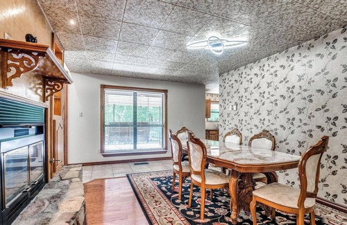 Norman Casa | Private n secluded blocks from the OU football stadium Pool outdoor kitchen