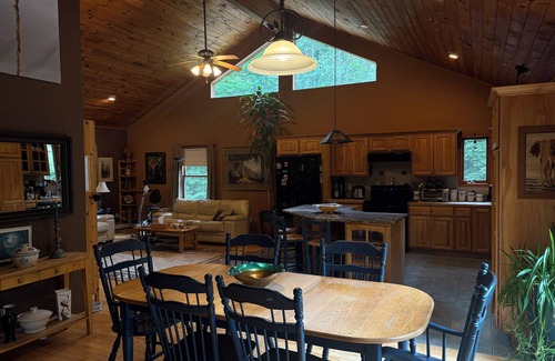 New Paltz Casa | Private New Paltz contemporary in nature paradise