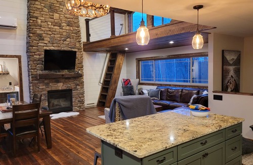 Longville Cabina | Private Newly Built Woman Lake Cabin with Detached Barn Style Bunk House