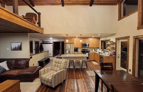 Longville Cabina | Private Newly Built Woman Lake Cabin with Detached Barn Style Bunk House