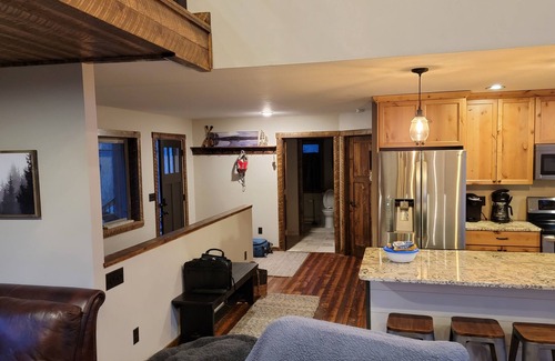 Longville Cabina | Private Newly Built Woman Lake Cabin with Detached Barn Style Bunk House