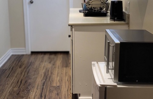 Ajax Apartamento | Private Newly Renovated Basement 1 BR Apartment