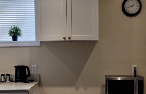 Ajax Apartamento | Private Newly Renovated Basement 1 BR Apartment
