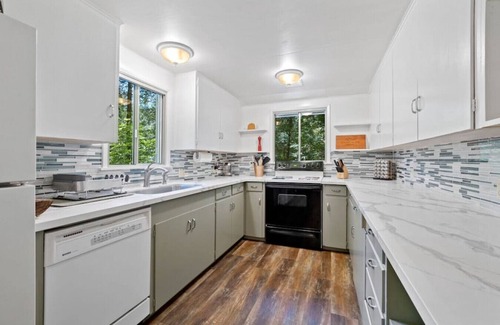 Long Barn Cabina | Private/Newly updated, Family/Pet friendly Cabin