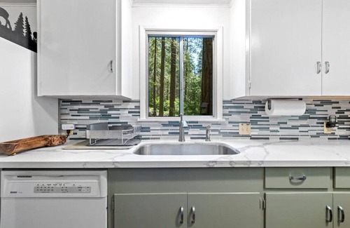 Long Barn Cabina | Private/Newly updated, Family/Pet friendly Cabin