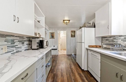 Long Barn Cabina | Private/Newly updated, Family/Pet friendly Cabin