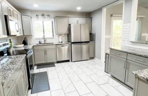 Fruitville Casa | Private Oasis | 4BR Pool Home | 2 Primary suites