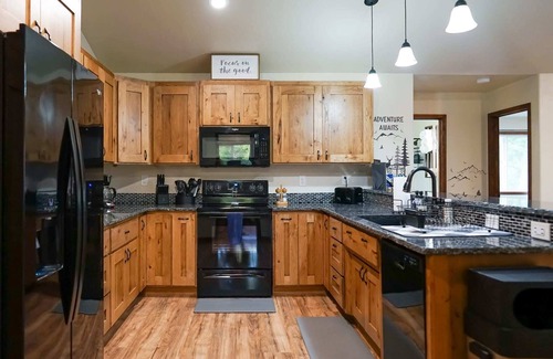 Athol Casa | Winter Oasis: Cabana and Hot Tub