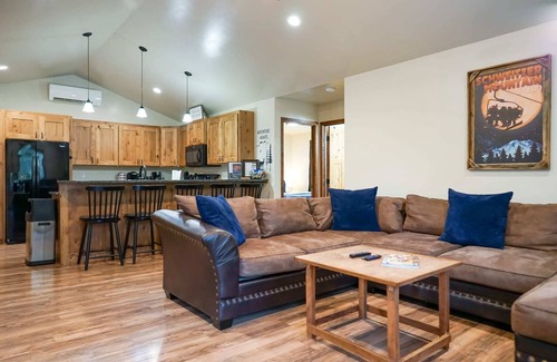 Athol Casa | Winter Oasis: Cabana and Hot Tub