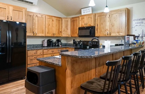 Athol Casa | Winter Oasis: Cabana and Hot Tub
