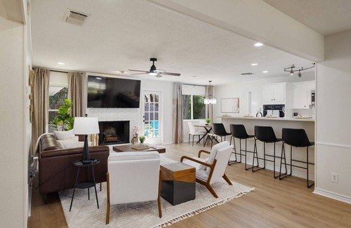 Whispering Oaks Casa | Private Oasis Away From Home with Pool / Hot Tub