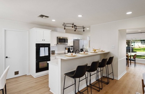 Whispering Oaks Casa | Private Oasis Away From Home with Pool / Hot Tub