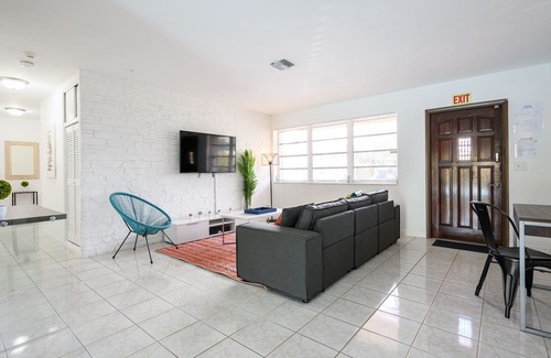West Hollywood Casa | Private Oasis in Hollywood 3 bedrooms with Pool