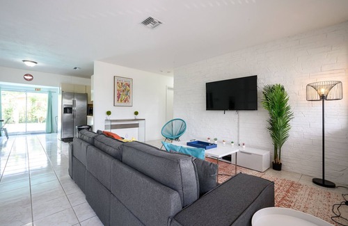 West Hollywood Casa | Private Oasis in Hollywood 3 bedrooms with Pool