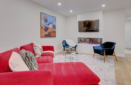 Midtown Toronto Apartamento | Private Oasis in the Annex 2000 sq ft of Luxury