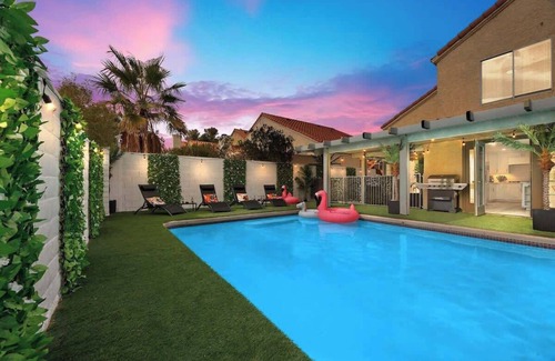 The Section Seven Casa | Private Oasis Luxury Villa~King Beds & Pool