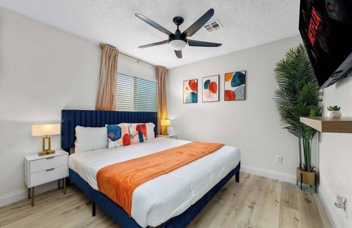 The Section Seven Casa | Private Oasis Luxury Villa~King Beds & Pool