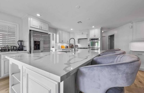The Section Seven Casa | Private Oasis Luxury Villa~King Beds & Pool
