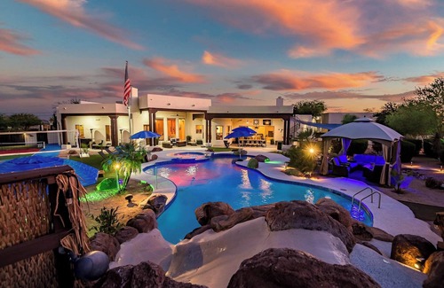 Desert View Casa | Private Oasis, Pickleball, Sand Volleyball, Sleeps 24
