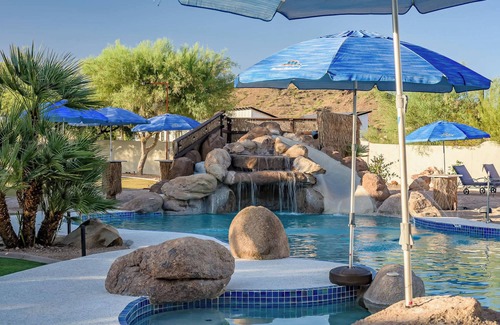 Desert View Casa | Private Oasis, Pickleball, Sand Volleyball, Sleeps 24