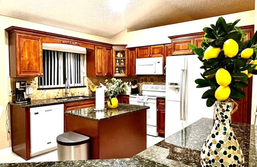 Town N County Park Casa | Private Oasis Retreat Heated Pool Hot Tub Beaches