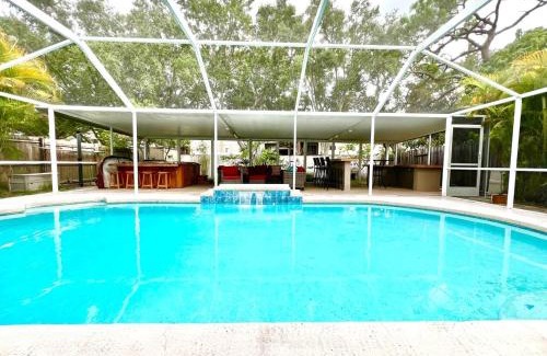 Town 'n' Country Casa | Private Oasis Retreat Heated Pool Hot Tub Beaches