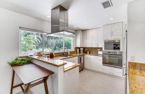 Melbourne Beach Casa | Private Oasis with Pool Walk to Melbourne Beach!