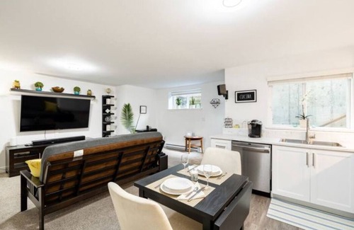Surrey Casa | Private Oasis with Hot tub/Sauna