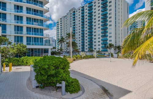 Hollywood South Central Beach Complejo | Private Ocean Condos - Hyde Beach Resort