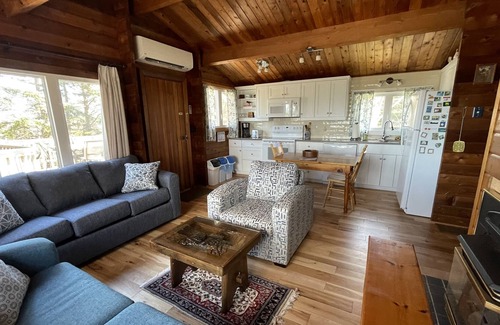Anne's Land Cabina | Private Ocean Front Cabin Close To Cavendish Beach, Restaurants, & More!