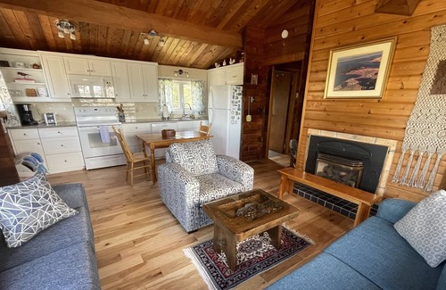 Anne's Land Cabina | Private Ocean Front Cabin Close To Cavendish Beach, Restaurants, & More!