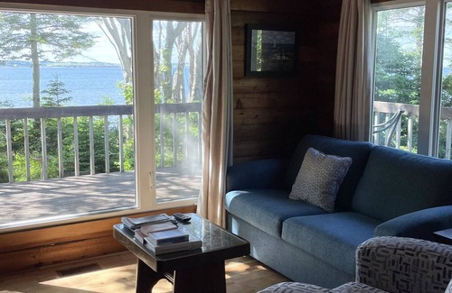 Anne's Land Cabina | Private Ocean Front Cabin Close To Cavendish Beach, Restaurants, & More!