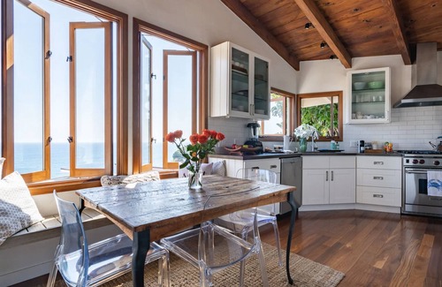 Pacific Palisades Casa | Casa romántica con vista al mar - 5 minutos a pie de la playa de Porto Marina