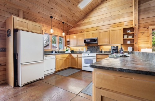 Port Angeles Cabina | Private, ocean view cabin close to ONP; hot tub/game-room