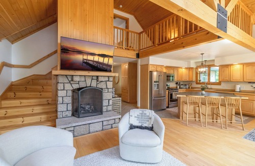 Hancock Casa | Private Oceanfront Home with Views: Hot tub, Fire pit, Game room, Yoga Deck