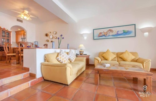 La Paz Condominio | Private Oceanview balcony and Infinity Pool onsite