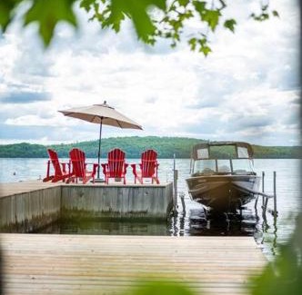 Madawaska Valley Chalet De Esquí | Private Off Grid Chalet Nestled in Nature With Waterfront Near Algonquin Park