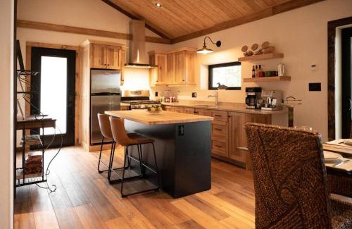 Madawaska Valley Chalet De Esquí | Private Off Grid Chalet Nestled in Nature With Waterfront Near Algonquin Park