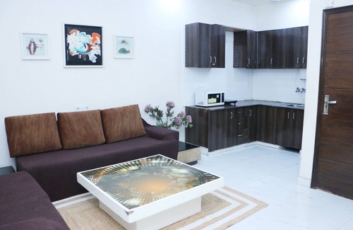 Pitampura Apartamento | Private one bedroom apartment- 5 min walk to Rani Bagh market