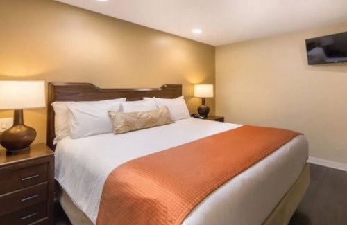 Paradise Valley Village Apartamento | Private One Bedroom Condo on Golf Course, free parking