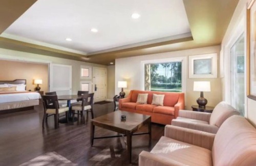 Paradise Valley Village Apartamento | Private One Bedroom Condo on Golf Course, free parking