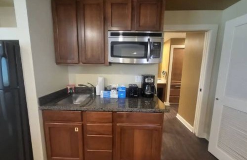Paradise Valley Village Apartamento | Private One Bedroom Condo on Golf Course, free parking