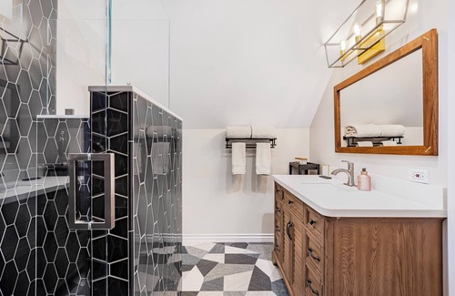 Los Olivos Casa | Private One bedroom with bathroom within walking distance of downtown