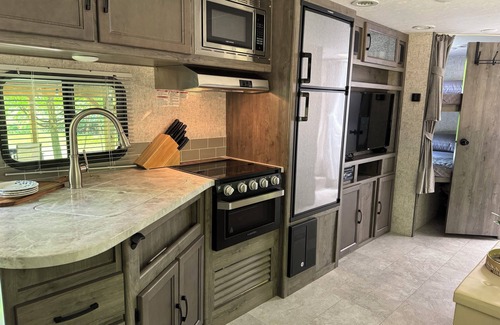 Narvon Alquiler De RV | Private one-of-a-kind Camping experience! Hot Tub!