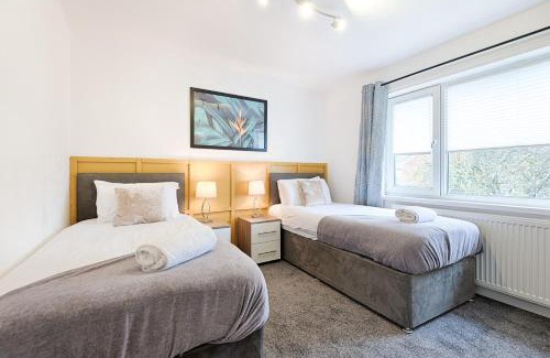 Sketty Apartamento | Private Parking, Garden, Close to Beach!