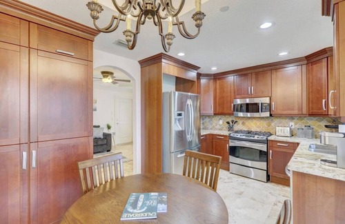Colee Hammock Casa | Private Patio ~ Cali King Bed ~ Grill ~ Smart TVs