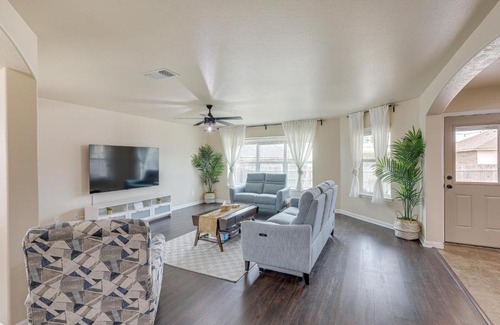 Killeen Casa | Private Patio Modern Killeen Vacation Rental!