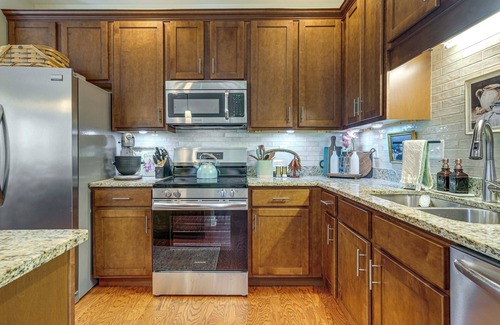 Cleveland Condominio | Private Patio: Residential Condo in Cleveland!